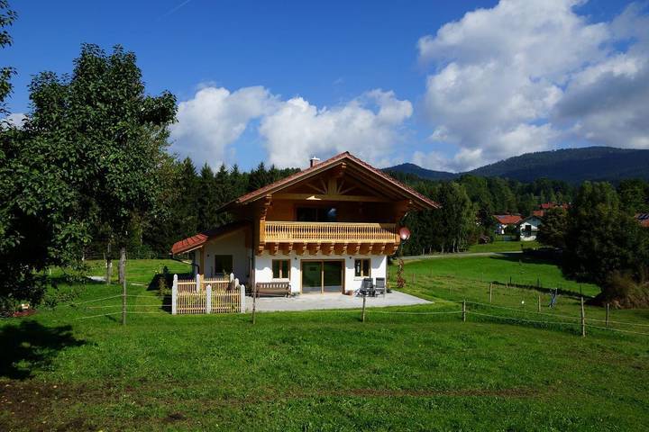 Ferienwohnung für 8 Personen, mit Balkon und Balkon/Terrasse sowie Whirlpool und Terrasse in Drachselsried