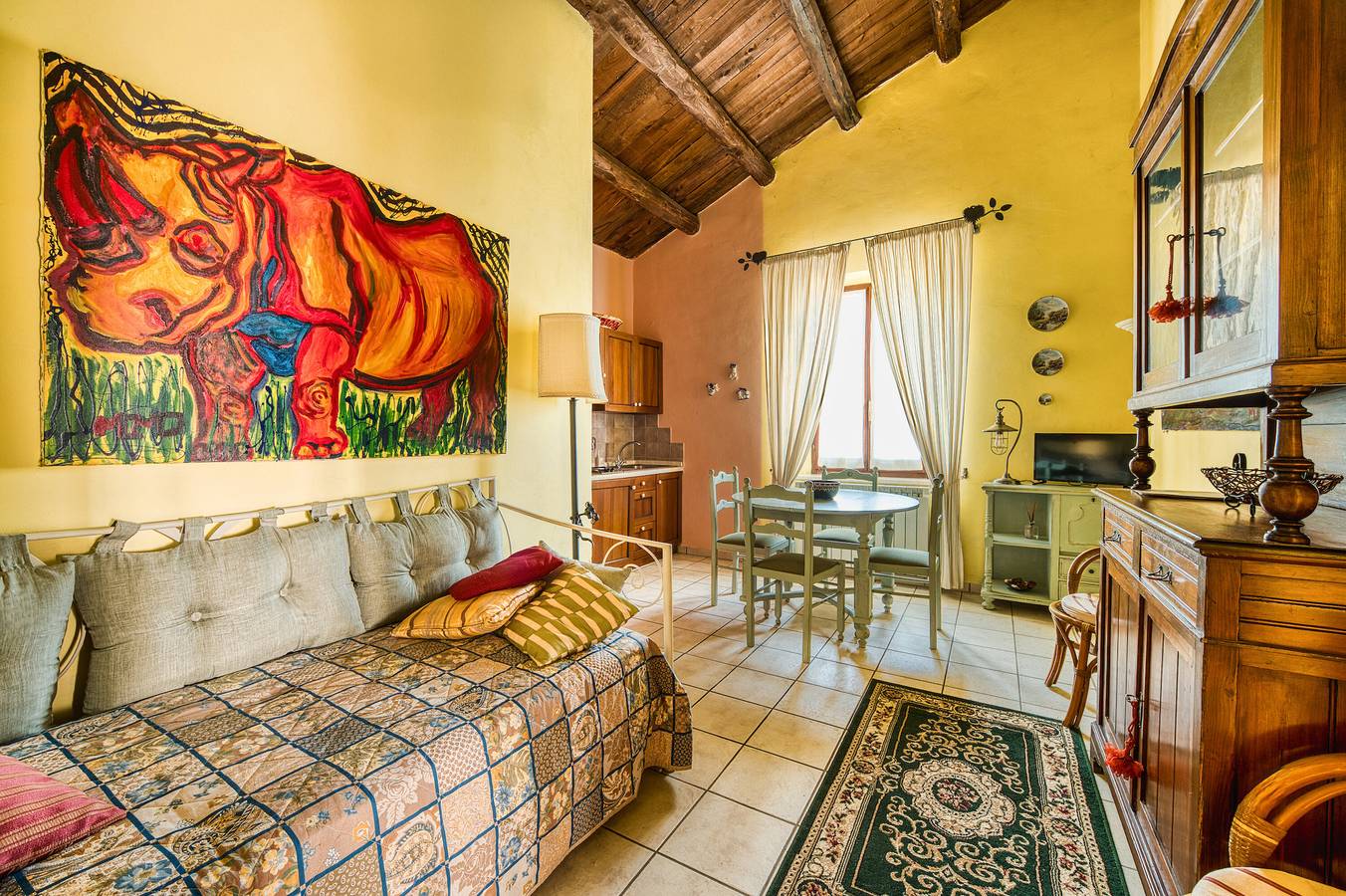 Entire apartment, Apartment 'Il Grappolo E La Rosa Tea' with Shared Garden and Wi-Fi in Montefalco, Perugia Province