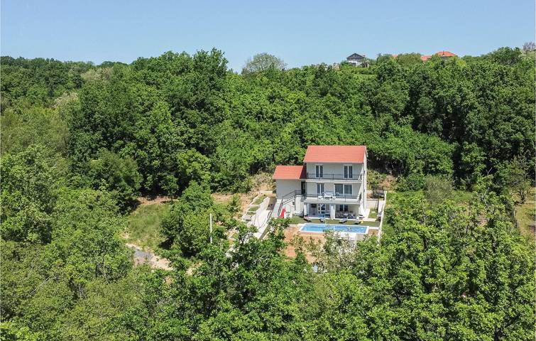 Ferienhaus für 8 Personen, mit Terrasse in Sinj