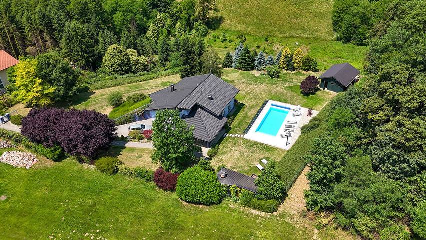 Ferienhaus für 10 Personen, mit Terrasse und Garten sowie Pool