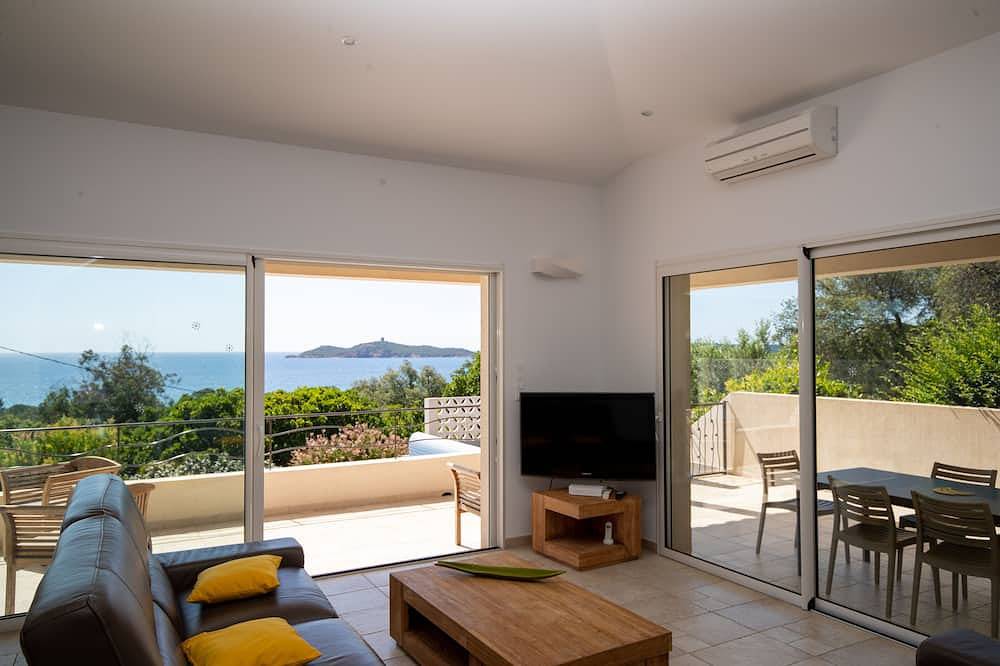 Villa Rosalinda, 120m2250m from Pinarello beaches in Sainte-Lucie de Porto-Vecchio, Zonza