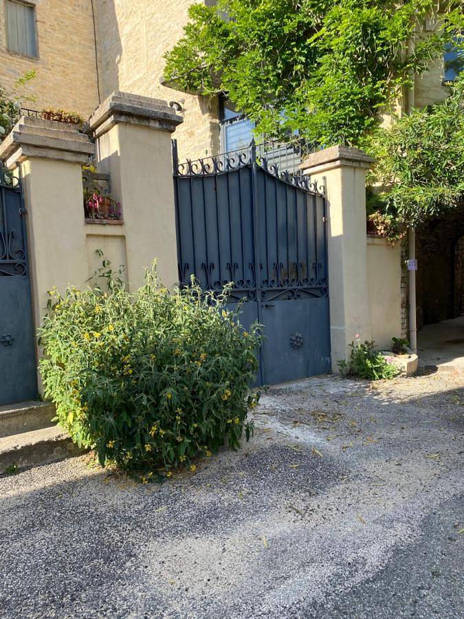 Location de vacances pour 8 personnes, avec jardin ainsi que vue et piscine à Monteils (Gard) - 2