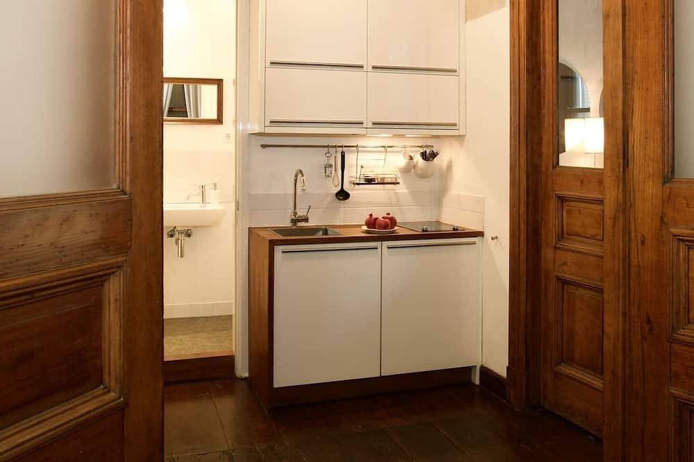 Hel lejlighed, Stylish gem with amazing charm and nightlife buzz! in Beyoğlu, Istanbul