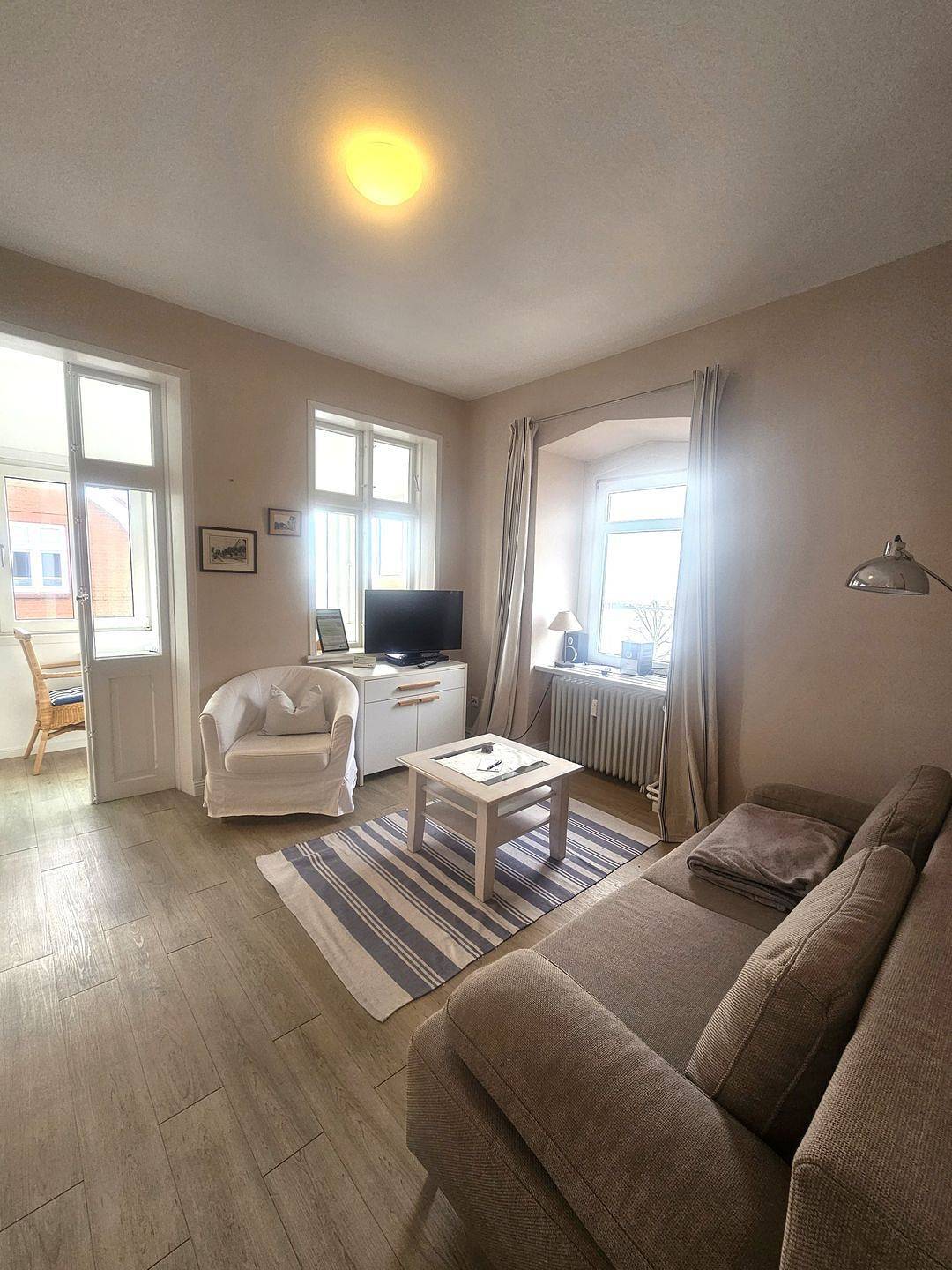Ganze Wohnung, Ferienwohnung Promenadenblick 2 mit atemberaubenden Meerblick, 50 m zum Strand in Wyk auf Föhr (Stadt), Wyk auf Föhr