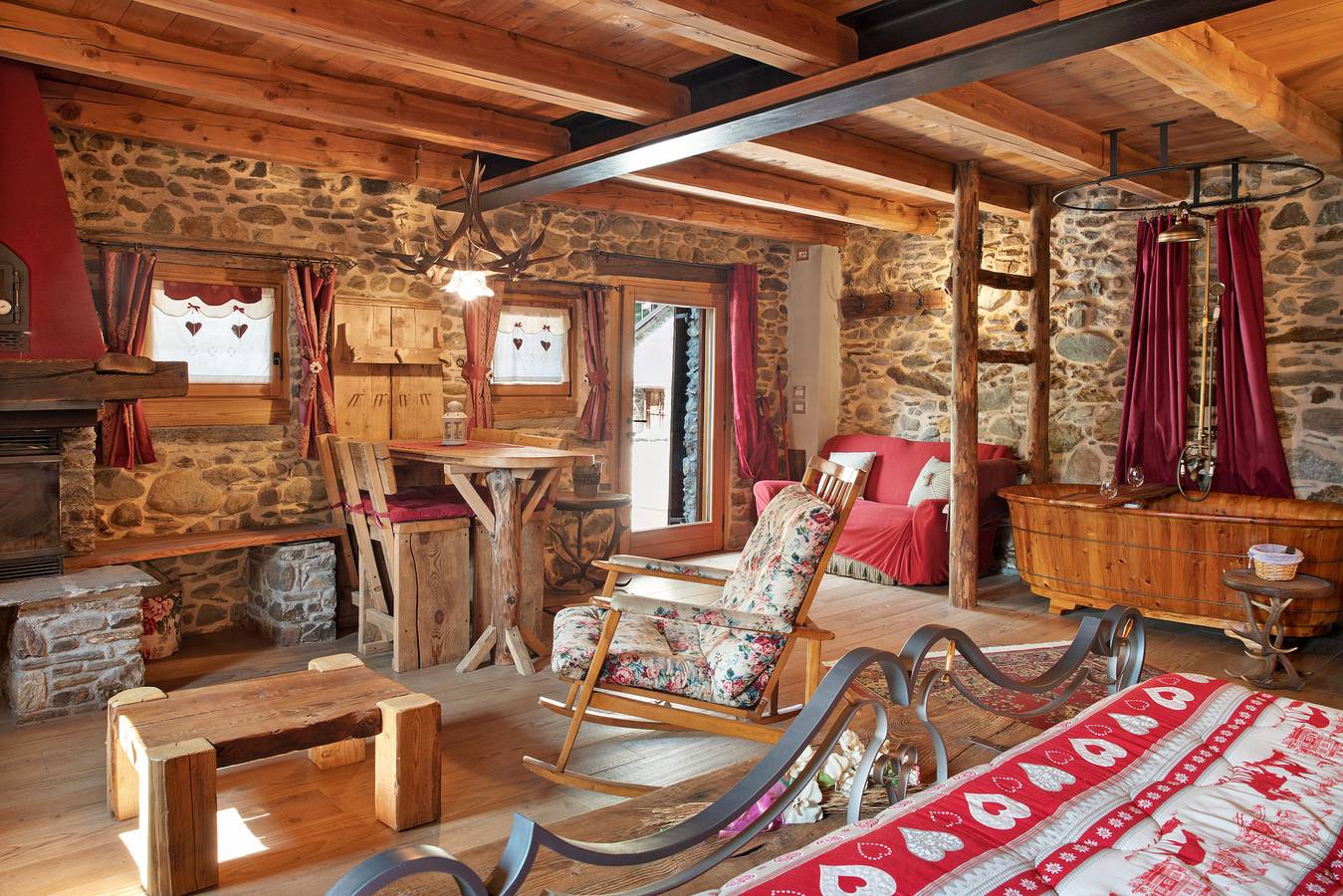 Pension 'Cuore Selvatico' mit Bergblick, privater Terrasse und eigenem Garten in Monno, Veltlin