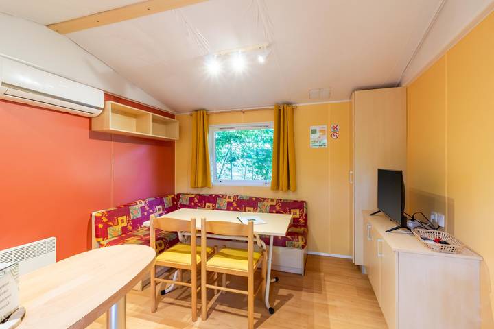 Casa móvil para 4 personas con aire acondicionado, piscina compartida y Wi-Fi in Saint-Martial-de-Nabirat, Périgord Noir