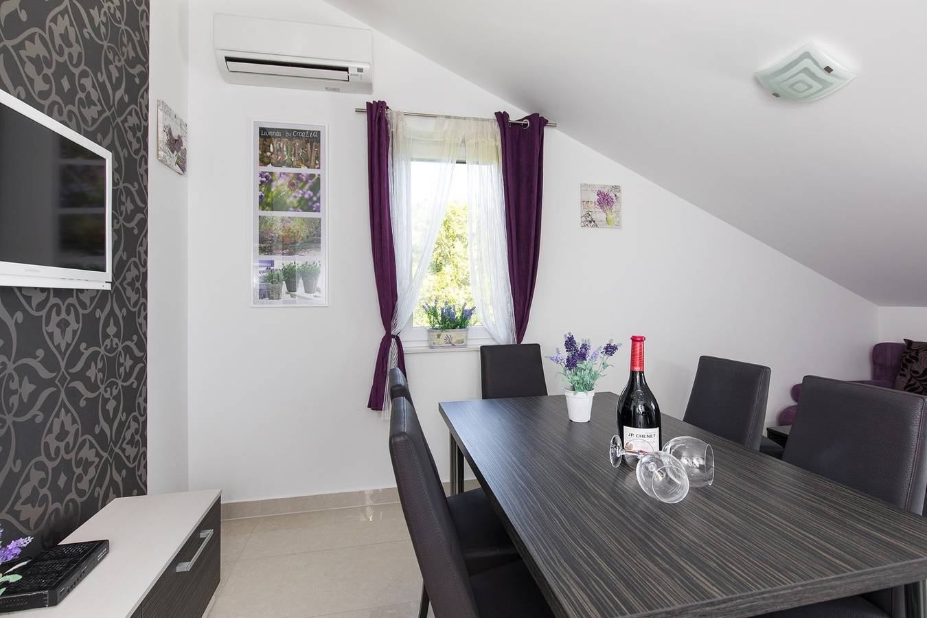 Entire apartment, Apartment Lavendula 3 with a balcony in Baska, Krk