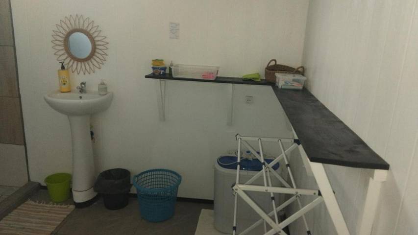 Gîte pour 2 personnes, avec terrasse ainsi que jardin et vue dans Fare - 3