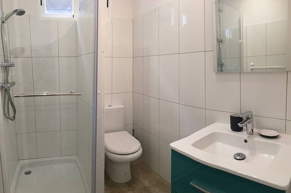 Ganze Wohnung, Sehr schöne klimatisierte Wohnung 30 m2-direkter Zugang zu den Meeresfüßen im Wasser in La Capte, Hyeres