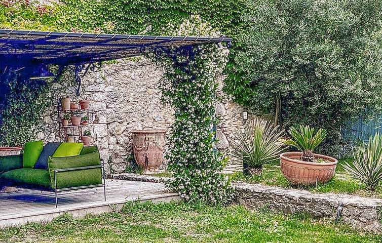 Location de vacances pour 10 personnes, avec piscine ainsi que terrasse et jardin à Lussan - 2