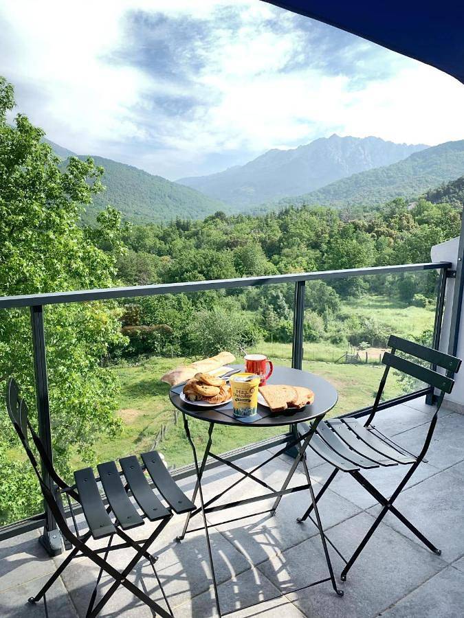 Double Room with Private Bathroom in Cozzano, Parc naturel régional de Corse