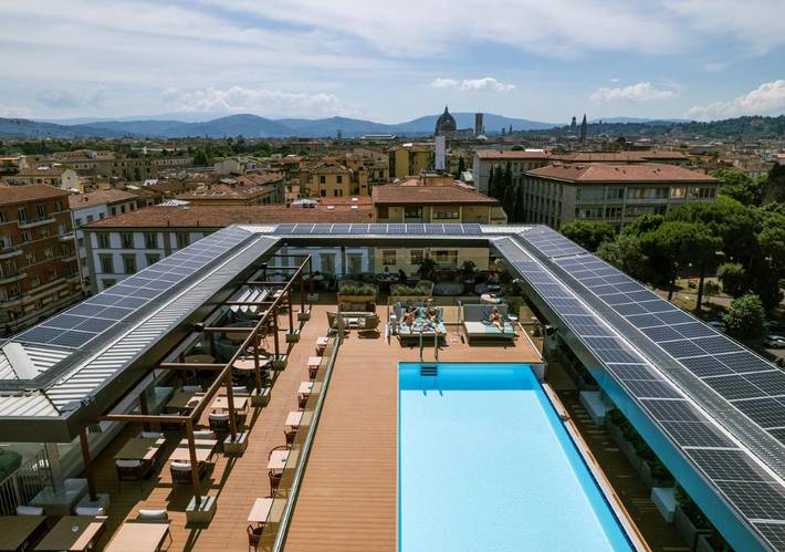 Apartahotel para 2 personas, con piscina y jardín en Florencia