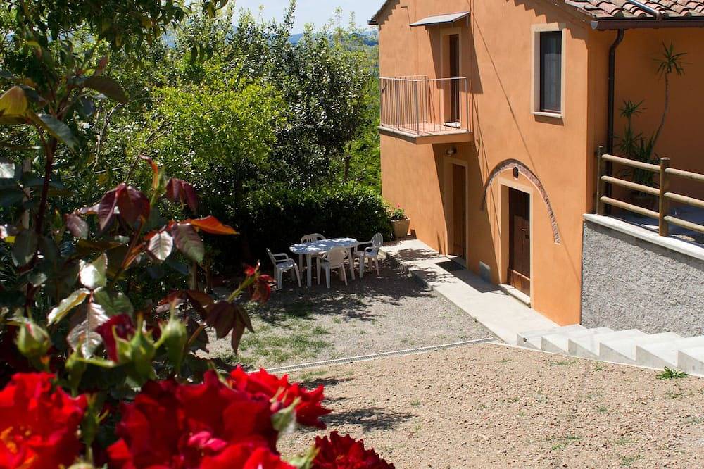 Geheel appartement, Vriendelijke Rustige Rustiek 6/8 personen Apt de buurt van Woods in Peccioli, Provincie Pisa