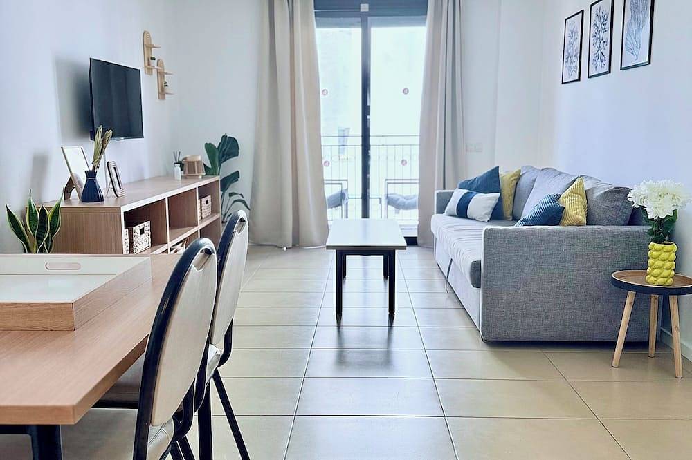 Ganze Wohnung, Beach, Parking & Pool – Central Stay Just 600m from the Sea in Central Lloret de Mar, Lloret de Mar