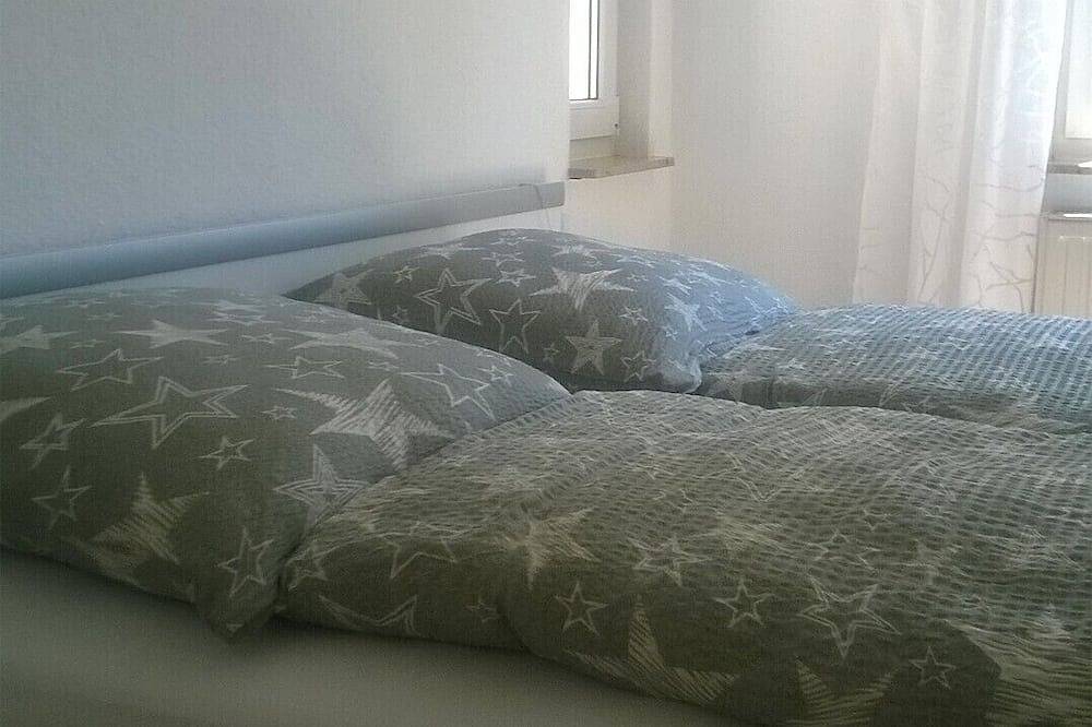 Ganze Wohnung, Ferienwohnung am Bodensee mit Wintergarten, Garten mit Grillhaus bis 6 Person. in Oberuhldingen, Uhldingen-Mühlhofen
