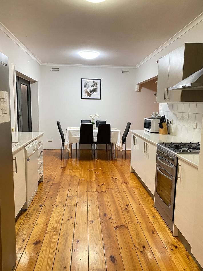 Private 3Bed Home with Large Deck Central Location in City of Greater Bendigo