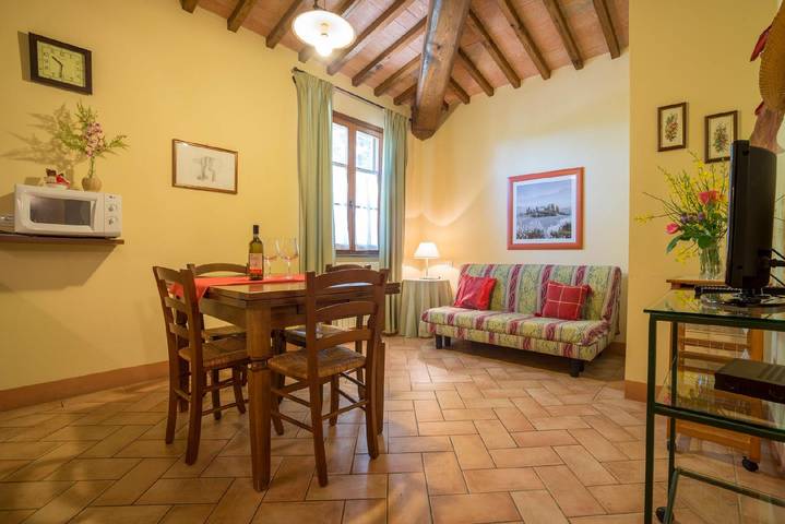 Agriturismo voor 4 personen, with tuin and balkon as well as zwembad in San Gimignano