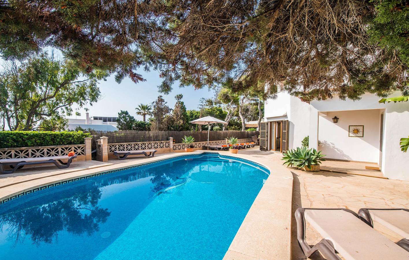 Appartement vue mer avec piscine, terrasse et barbecue près de Cala Mitjana in Cala d'Or, Santanyí