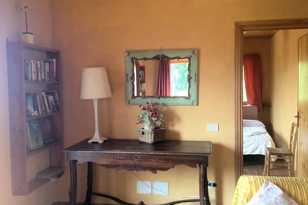 Monte Rotondo, Tuscany Villa with large private pool 200 mtrs walk to restaurant in Castelnuovo di Garfagnana, Garfagnana