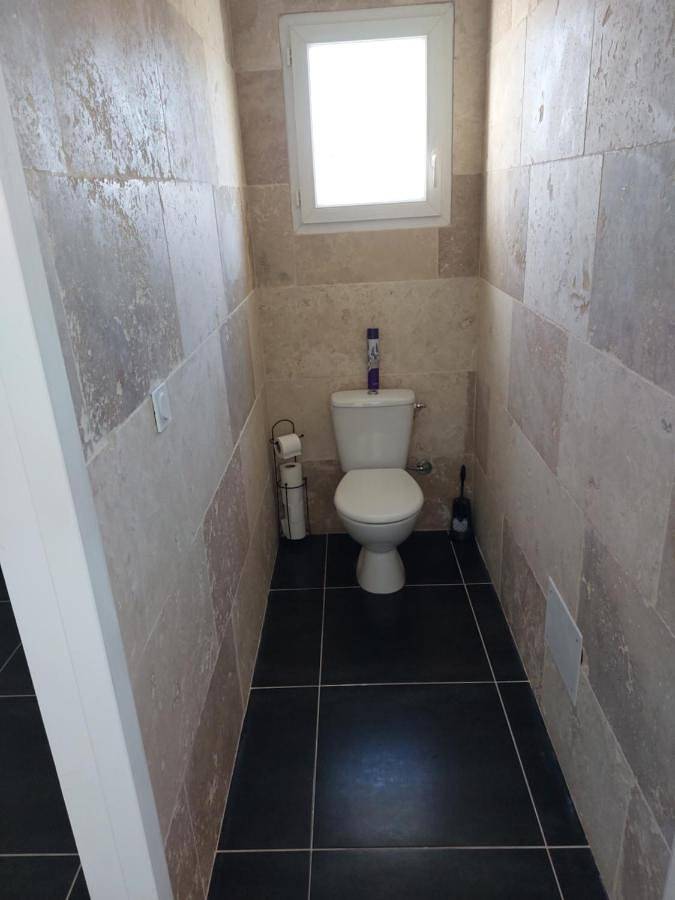 Appartement entier, One-Bedroom Apartment in Aimargues, Côte méditerranéenne (France)