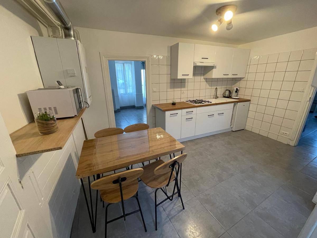 Three-Bedroom House in Venarey-les-Laumes, Région de Montbard