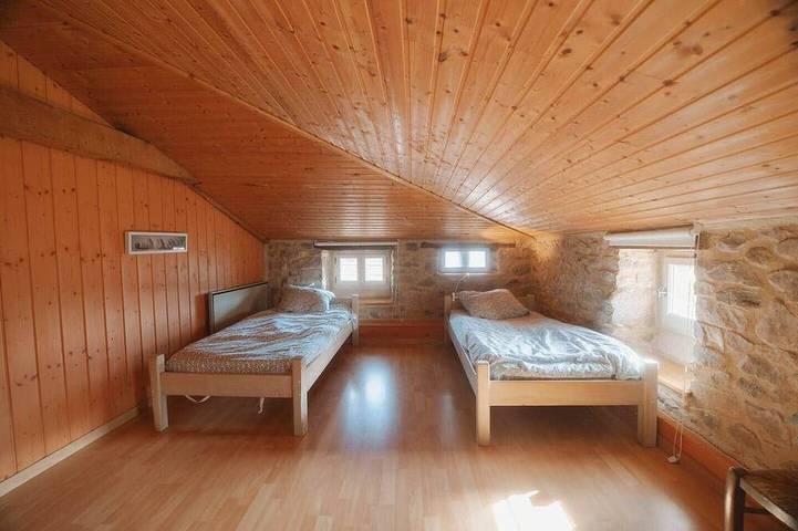 Location de vacances pour 14 personnes, avec piscine ainsi que balcon et jardin à Saint-Symphorien-de-Mahun - 4