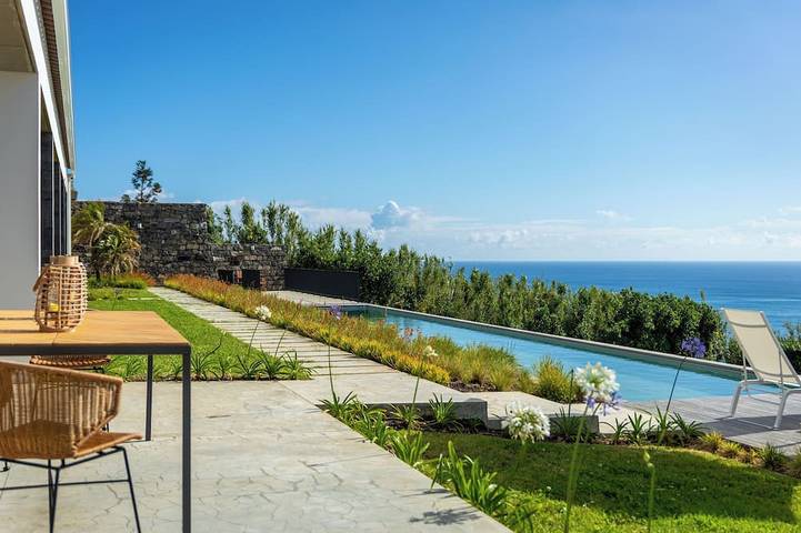 Villa para 8 pessoas, com sauna e jacuzzi e ainda jardim na Ilha de São Miguel