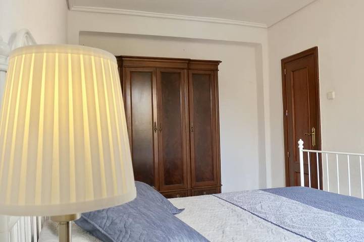 Entire apartment, Your calm stay in Valencia. 4 rooms, AC, Gigabit fiber internet in Valencia, Costa de Valencia