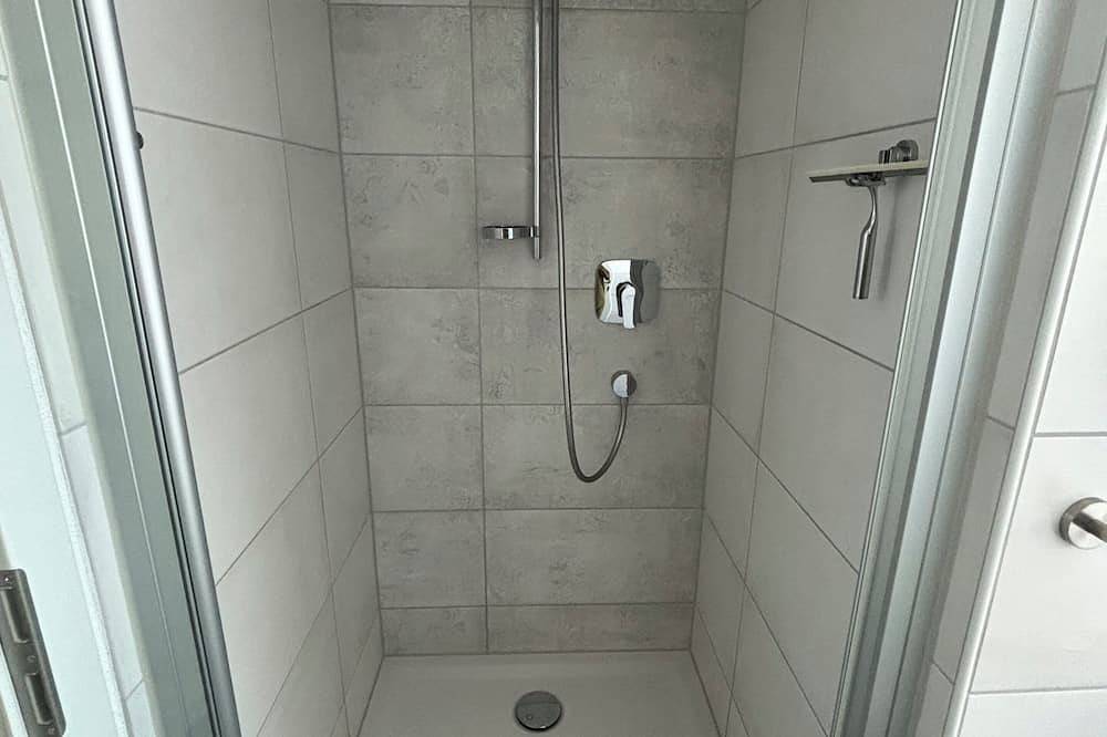 Ganze Wohnung, Helle Dg-Wohnung mit Garten + Pool, Grillen + Chillen, Rad, Wandern und Ausflüge in Endingen, Kaiserstuhl
