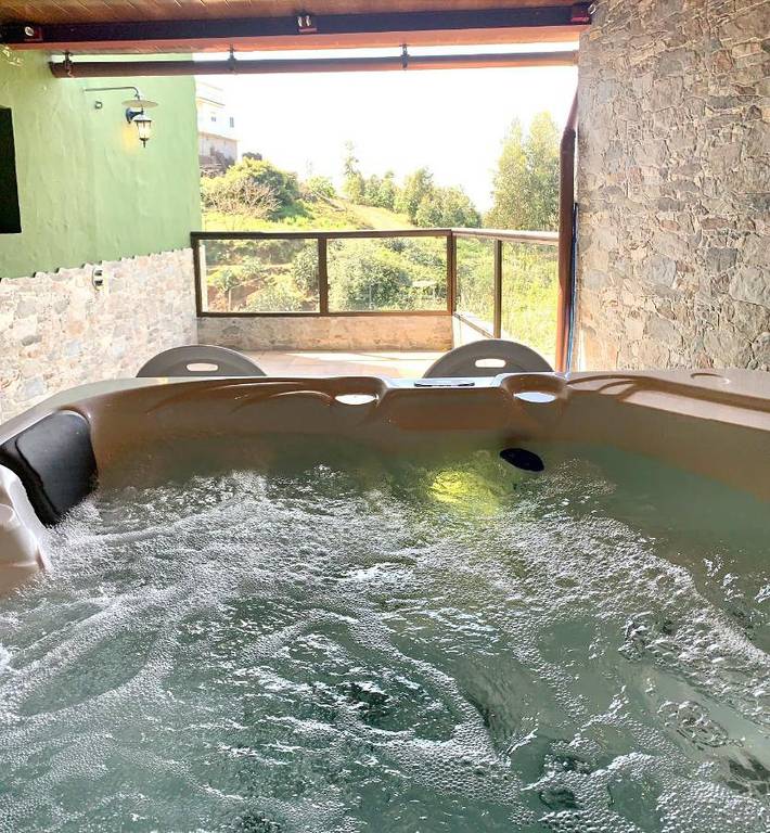 Casa rural para 6 personas, con Balcón y Jacuzzi además de Terraza y Jardín en Moya