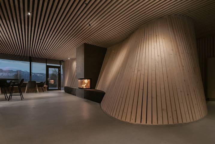 Apartment Hotel "Anders Mountain Suites 2" con sauna privata, accesso alle piste e Wi-Fi in Eores, Bressanone