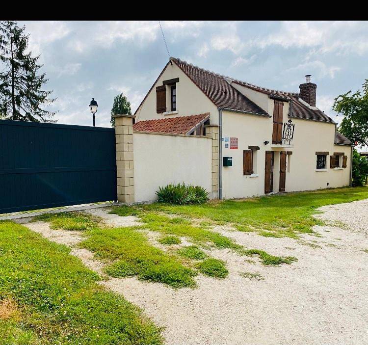 One-Bedroom House in Jouy-sur-Morin, Seine-et-Marne