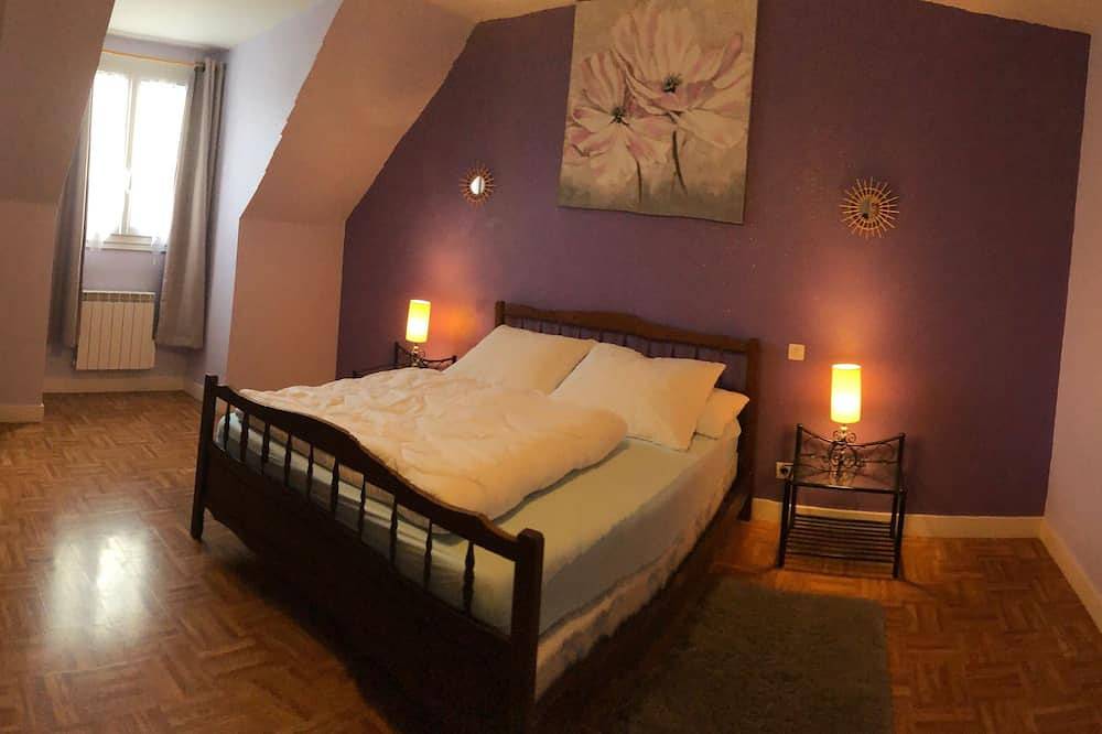La Maison De La Plage located 250 metres from the beach and 1 km from the shops in Surtainville, Côte de la Déroute