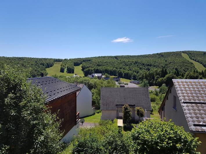Location de vacances pour 6 personnes, avec Balcon et Terrasse ainsi que Jardin et Vue à Prades-d'Aubrac