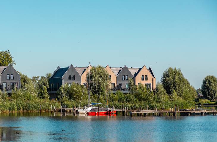 Ferienhaus für 4 Personen, mit Terrasse und Balkon/Terrasse sowie Seeblick - 1