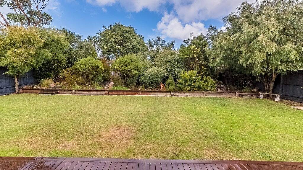 Holiday Home for 9 People in Inverloch, Bass Coast Shire