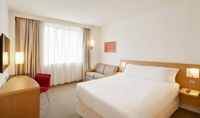 Hôtel pour 4 personnes, avec jardin et piscine, animaux acceptés