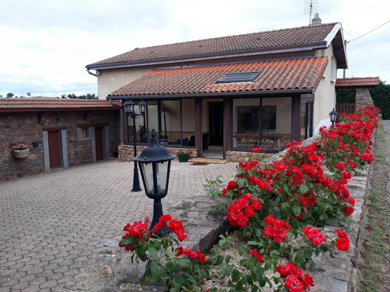Charming countryside house with peaceful garden, pets allowed in Saint-Victor-sur-Rhins, Roanne region