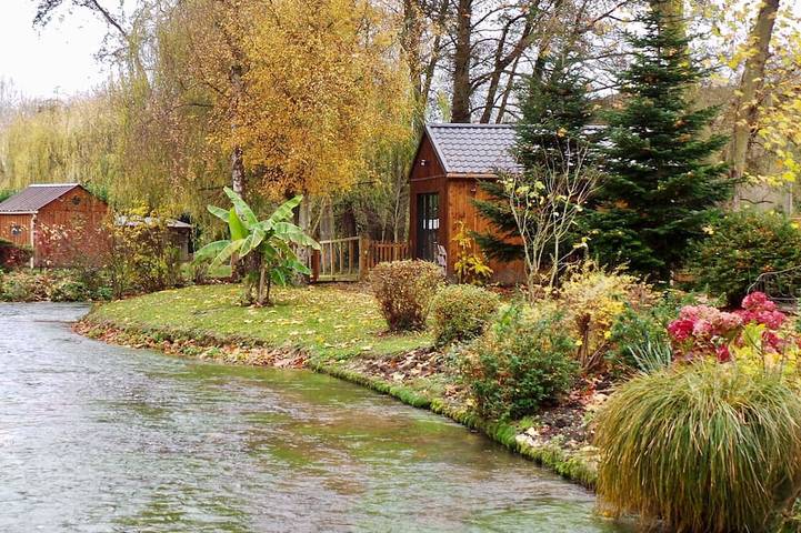 Cabane la terre est ronde pour ceux qui s'aiment in Colleville, Région du Havre
