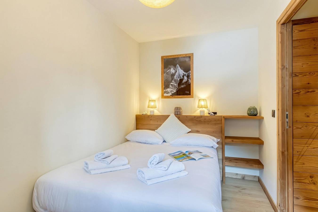 Entire apartment, Le Refuge Des Lacs Mont-Blanc View Retreat in Chamonix-Mont-Blanc, Bonneville region