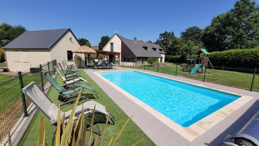 Cottage for 15 people, with Terrace and Garden as well as Pool in Normandy