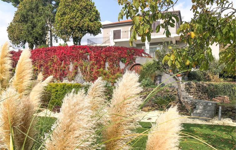 Casa vacanza per 12 persone a Viagrande