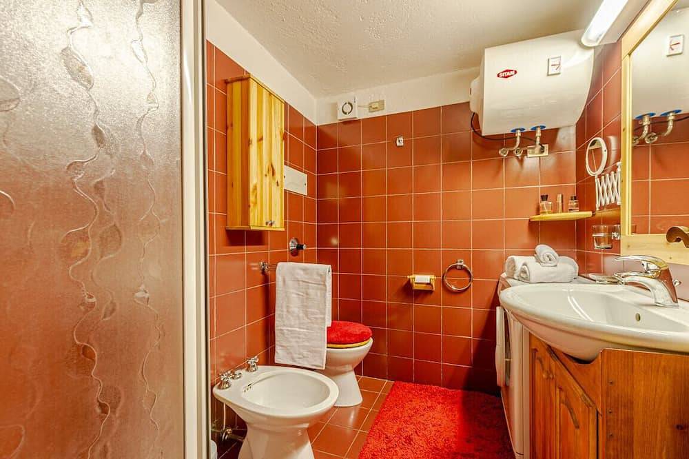 Appartamento intero, Casa Alice . wifi & Relax in La Thuile (capoluogo), La Thuile