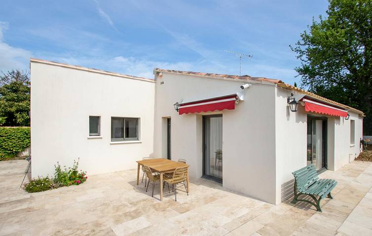 Maison de vacances pour 6 personnes, avec jardin ainsi que terrasse et piscine