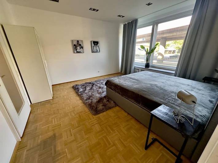 Ferienwohnung für 10 Personen, mit Balkon und Seeblick sowie Ausblick in Düsseldorf und Umgebung - 3