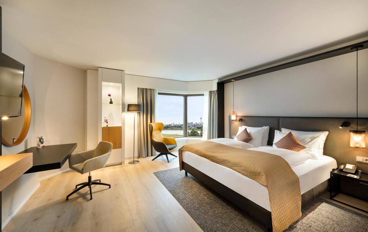 Standard Queen Room with River View in Neuss, Rhein-Kreis Neuss