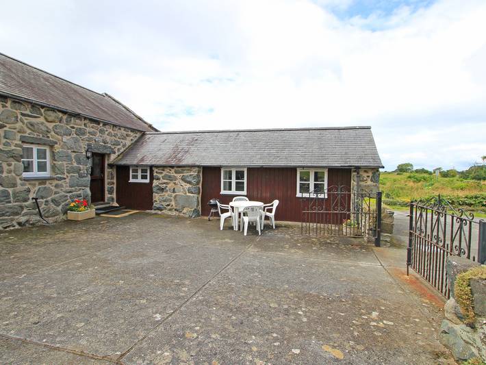 Holiday rental for 4 people, with garden, with pets in Llanbedr
