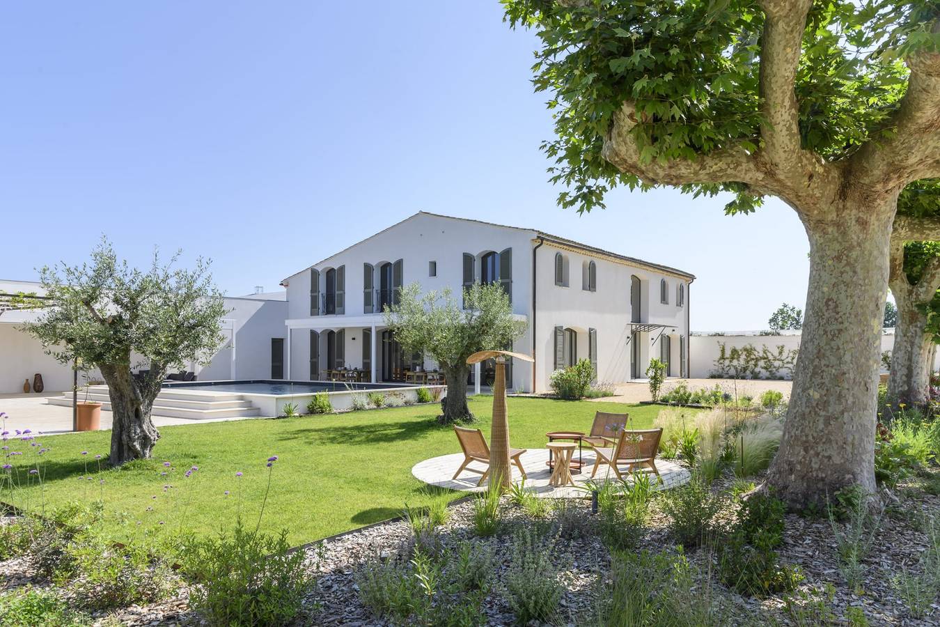 The Mas du Mazet, Stunning New Mas in the Heart of the Orchards – Charleval in Charleval, Region de Aix-en-Provence