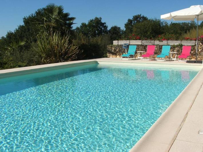 Location de vacances pour 2 personnes, avec Terrasse et Jardin ainsi que Piscine et Vue à Les Lèches