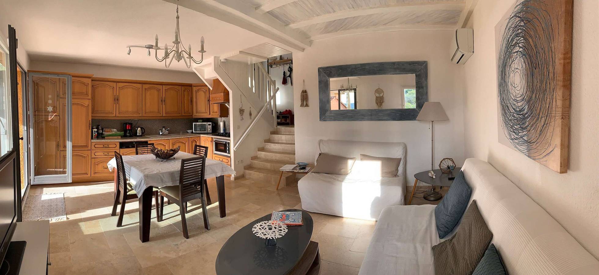 Appartement de vacances entier, Maison 4 pièces climatisée - 6 personnes - Résidence avec piscine, terrain de tennis et terrain de pétanque. in Le Lavandou, Région de Toulon